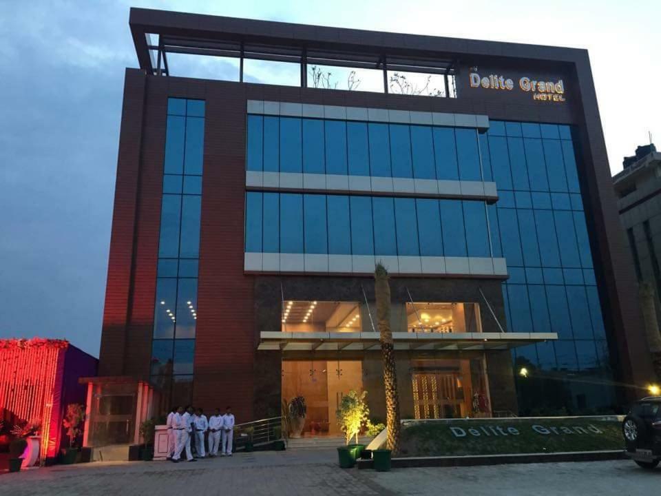 Hotel Delite Grand Faridabad Exterior foto
